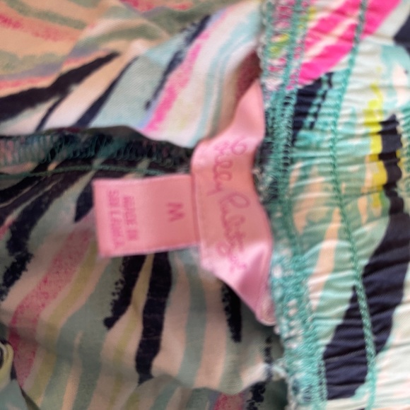 Lilly Pulitzer Tie waist shorts. Medium. - Picture 2 of 4
